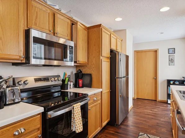 3057 Cutters Grove Ave, Anoka, MN 55303