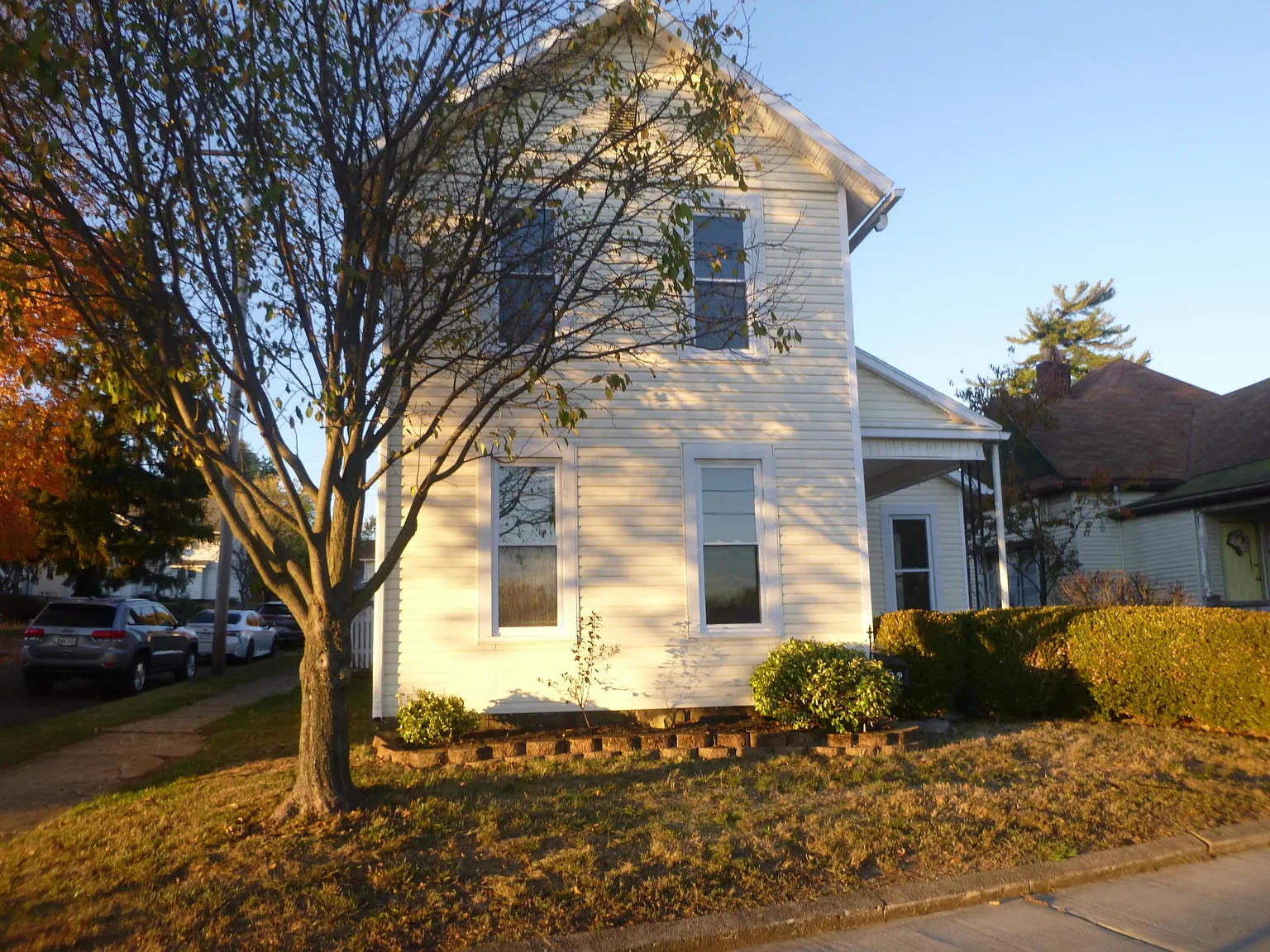 232 Everett Ave photo 1