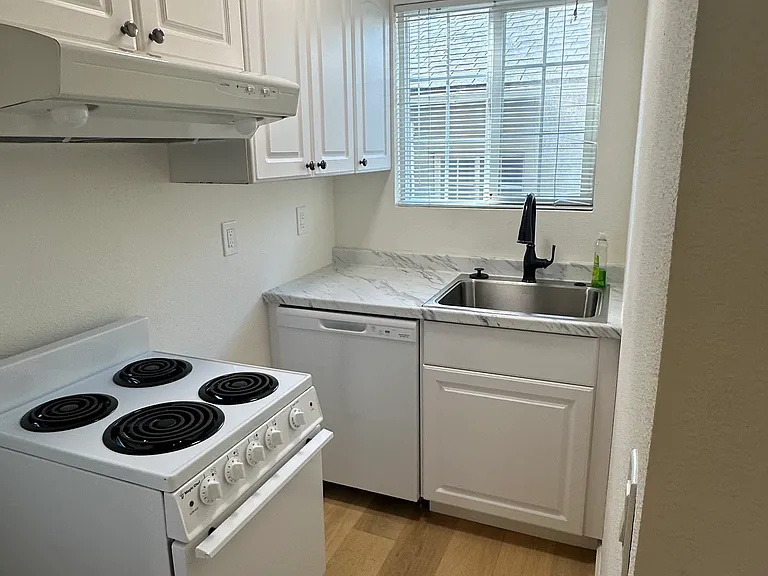 1609 Derby St #C — Photo 1
