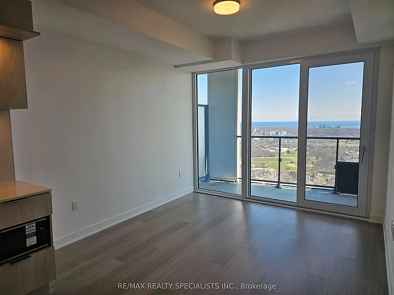 448 Burnhamthorpe Rd W #3810 — Photo 5