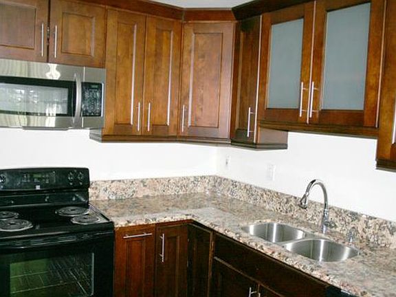 3rd image of 18619 Collins St APT F31