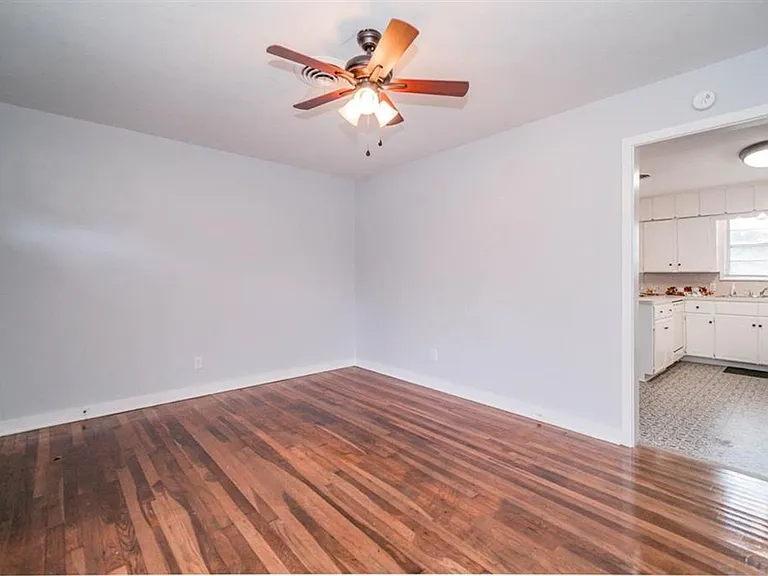 812 Glencrest Ln — Photo 6