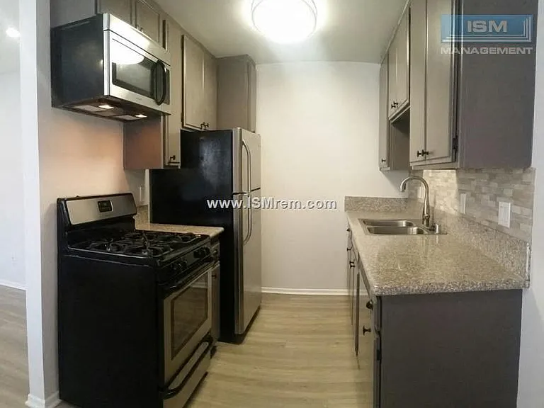 14417 Tiara St — Photo 1