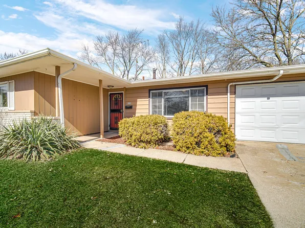 930 W 69th Pl, Merrillville, IN 46410