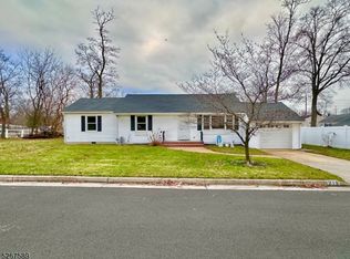 215 Fairfield Ave, Belford, NJ 07718