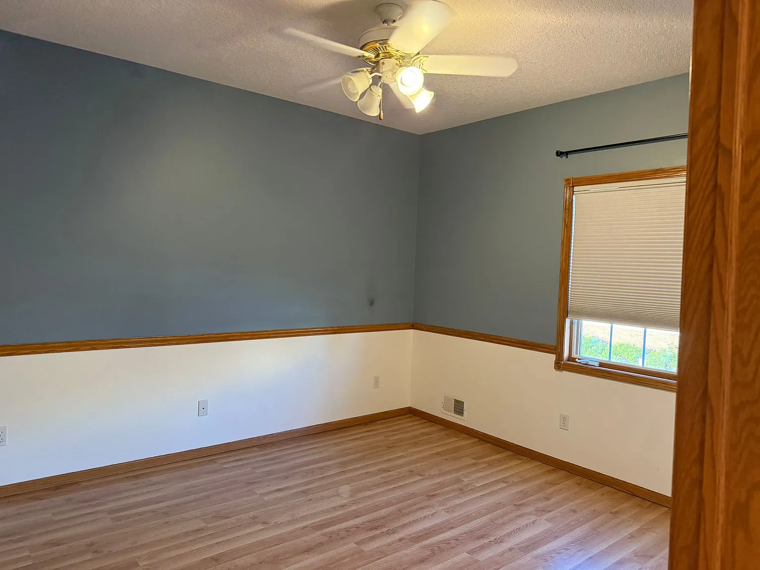2 bed, 968 sqft, $1,350 — Photo 1