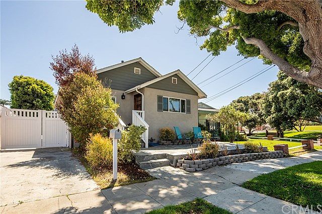 1st image of 733 Sapphire St