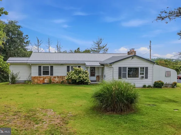 2712 Fairview Dr, Berkeley Springs, WV 25411