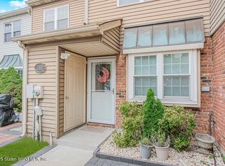 31 Franklin Ln APT B, Staten Island, NY 10306