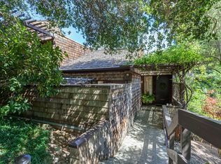 122 Ravenhill Rd, Orinda, CA 94563