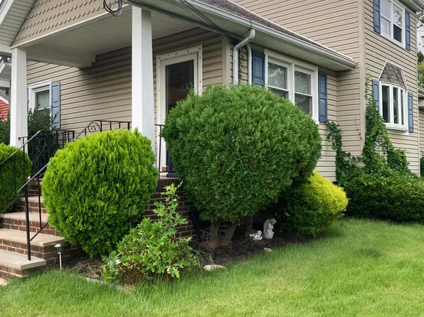 89 Hickory St, Edison, NJ 08817