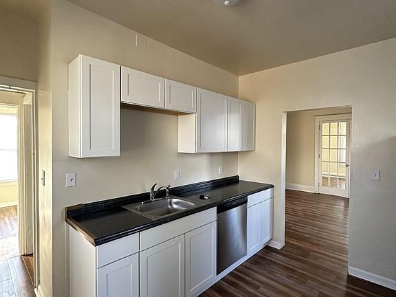 3rd image of 608 Washtenaw Ave #1
