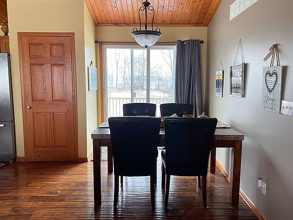 Dining area/sliding to deck
