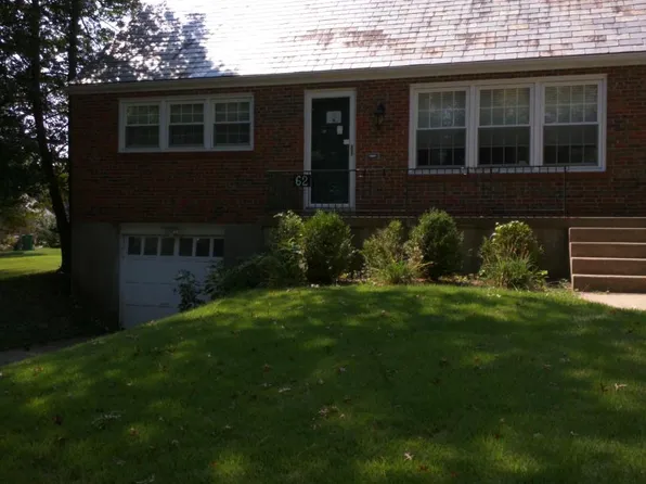 62 Greendale Dr, Saint Louis, MO 63121