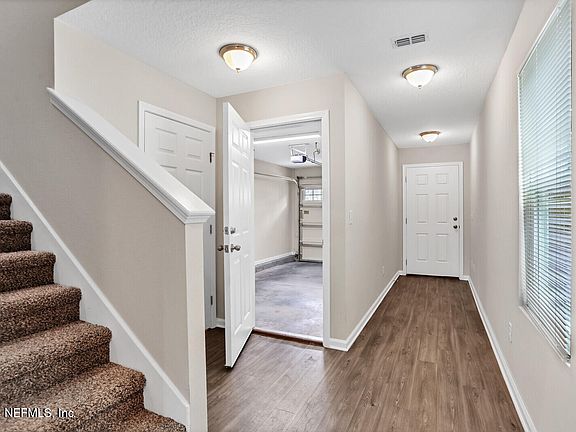 3rd image of 8614 COCOA Avenue