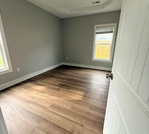 4th image of 348 Dwight St