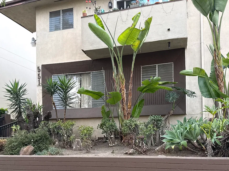 551 N Kings Rd #8