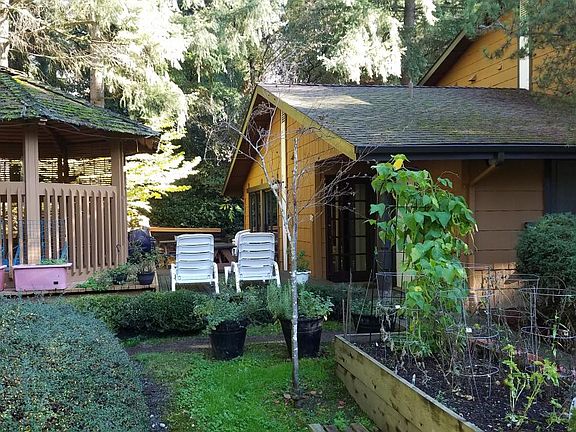 4th image of 2600 NE 195th St