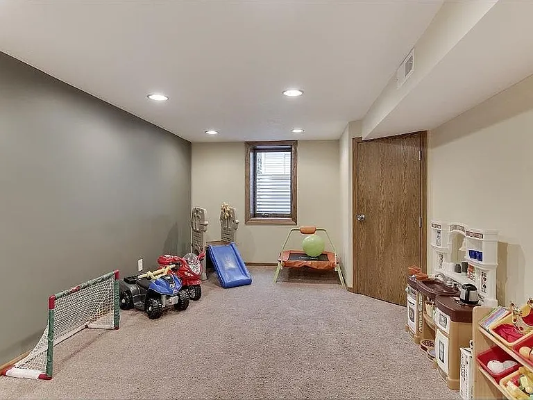 10682 Jefferson St NE — Photo 12