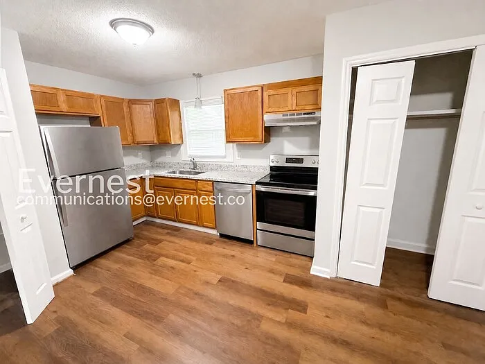 910 Canton Pl — Photo 4