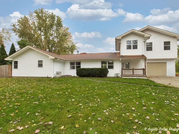 1516 Catalpa Dr, Holiday Hills, IL 60051