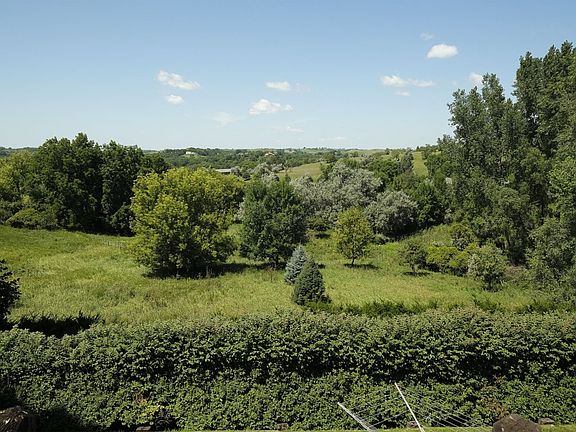 5th image of 8 Deer Haven Dr
