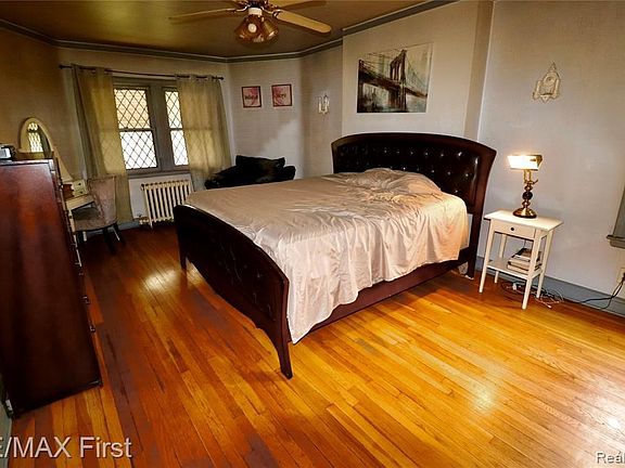 4th image of 15325 Piedmont St