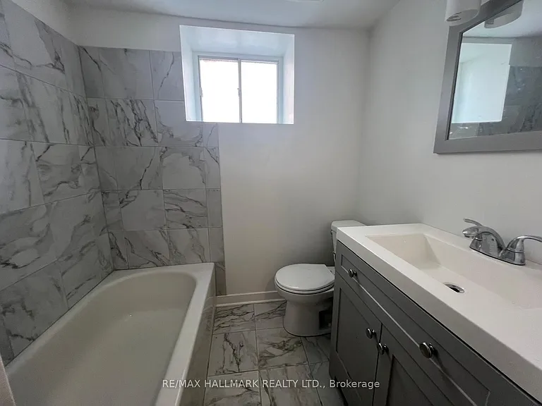 202 Heward Ave #LOWER — Photo 7