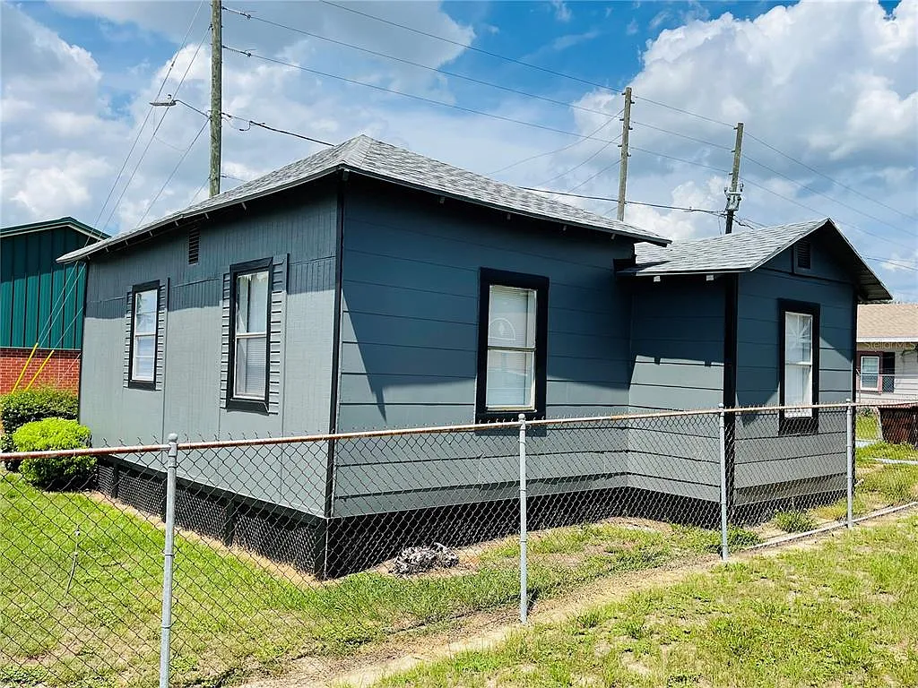 2 bed, 1.0 bath, 1000 sqft, $2,000 — Photo 4