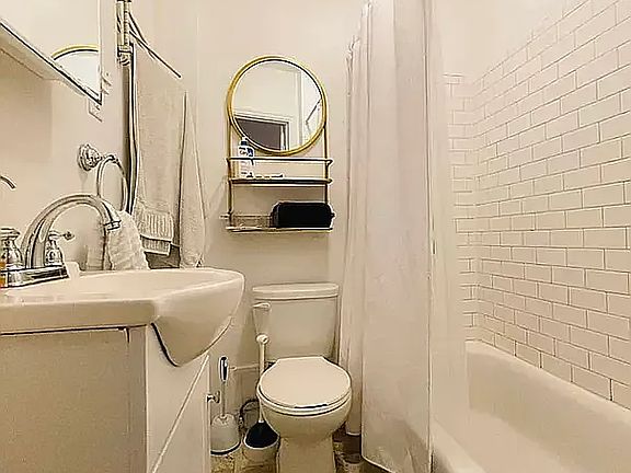 5th image of 158 5th Ave APT 4R