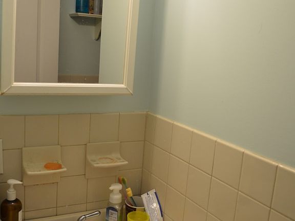 5th image of 2335 Hudson Ter APT B10