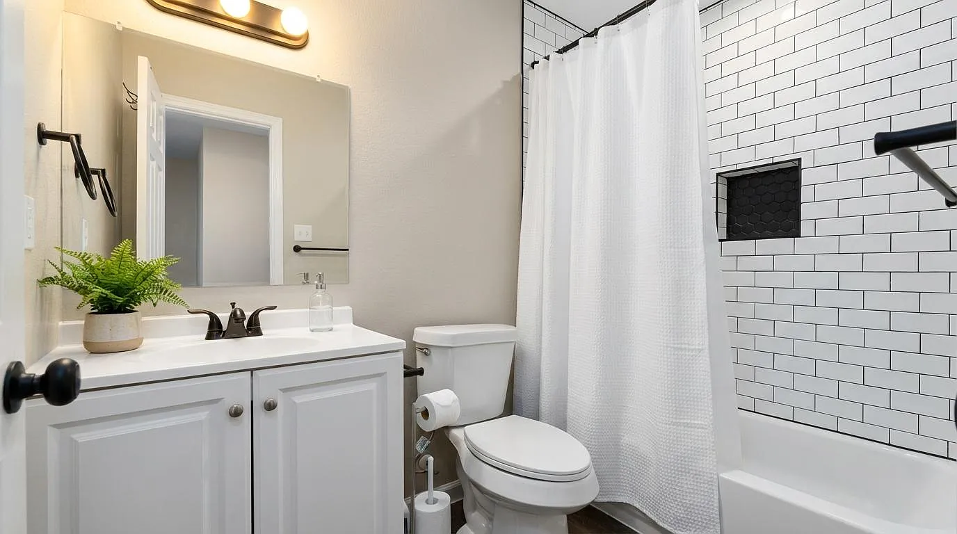 4 bed, 3.0 bath, 3244 sqft, $884 — Photo 2