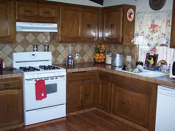 4th image of 565 Manzanita Dr