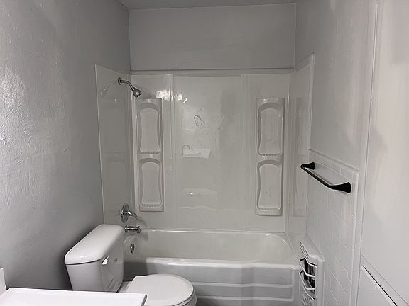 5th image of 707 47th St #B