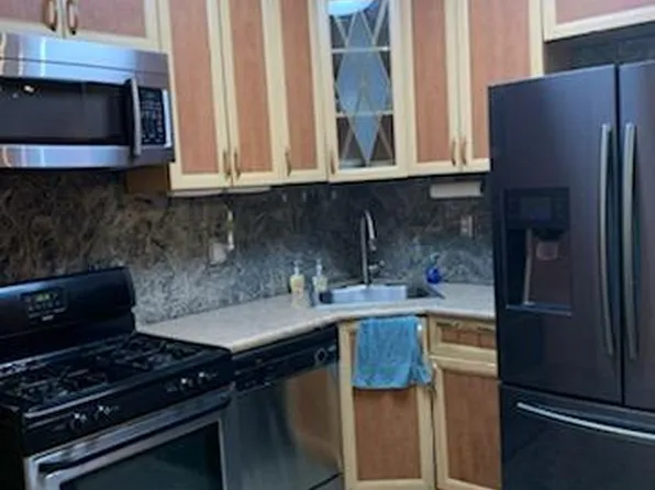 1925 Ocean Avenue image 1 of 7