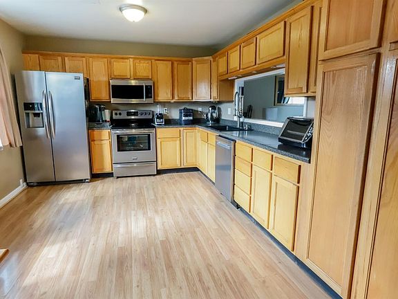 5th image of 3598 River Park Dr
