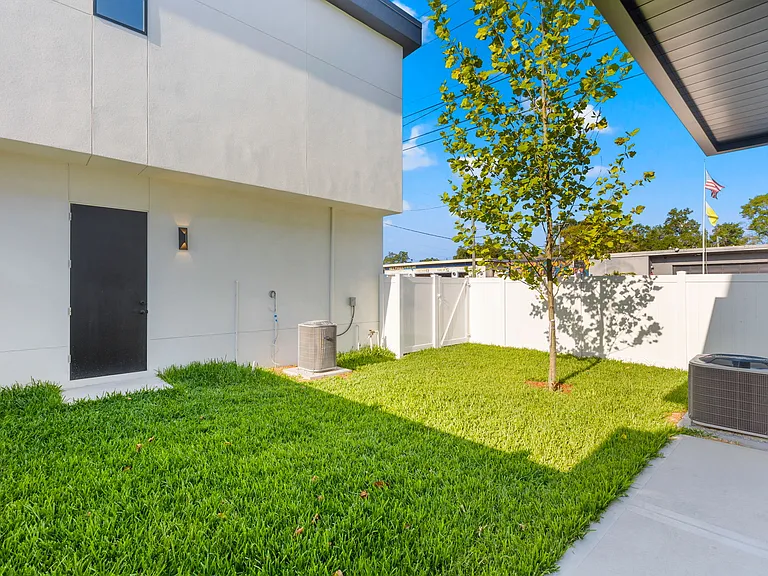 101 E Euclid Ave #1 — Photo 28