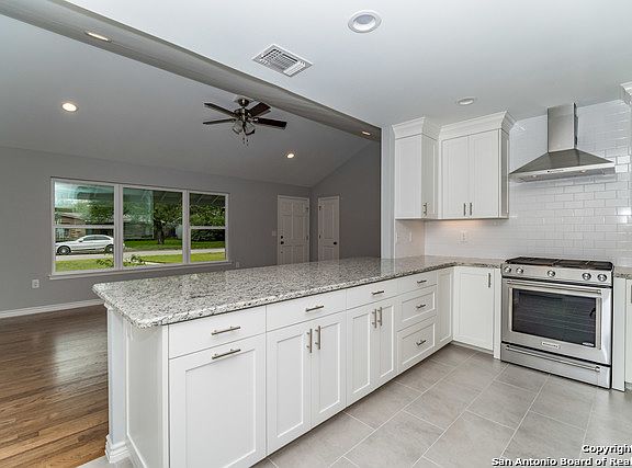 4th image of 642 E Nottingham Dr