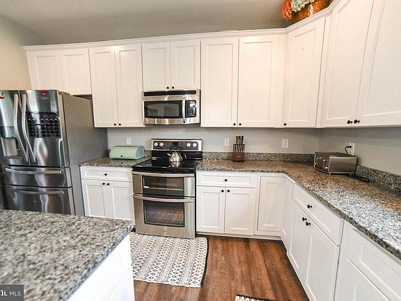 5th image of 20940 Branchwood Ct