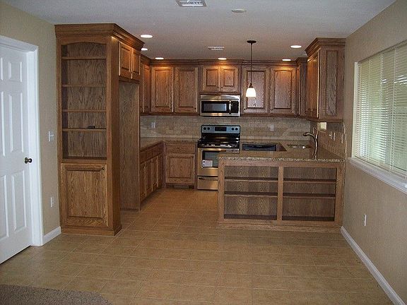 4th image of 805 NW 44th St
