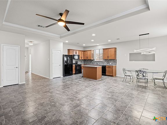 4th image of 1214 Daffodil Dr
