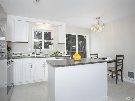 5th image of 27040 Wagner Cir NE