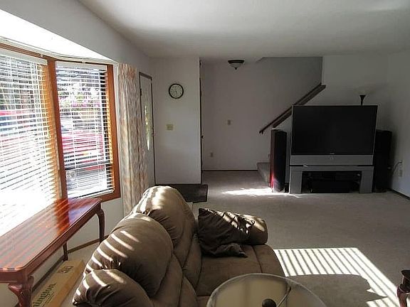 3rd image of 1496 Eastmont Ave