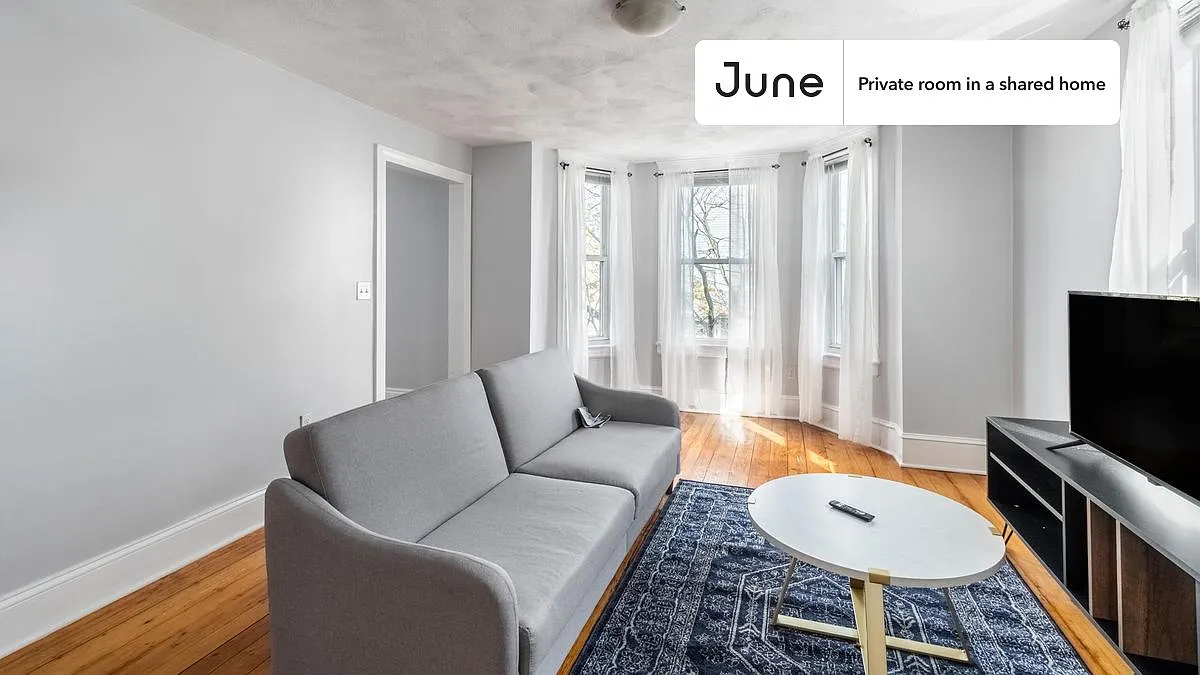 Queen bedroom in 4 bed/1.5 bath home in Somerville #1644 A — Photo 3