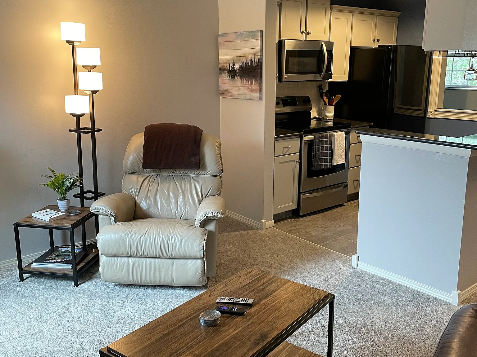 2 bed, 945 sqft, $1,600 — Photo 2