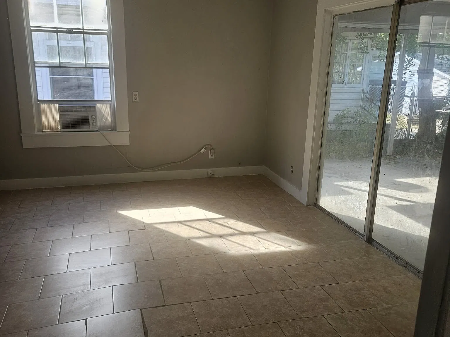 3 bed, 1624 sqft, $995 — Photo 3