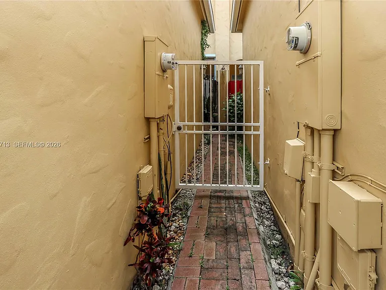 1619 Harrison St — Photo 35