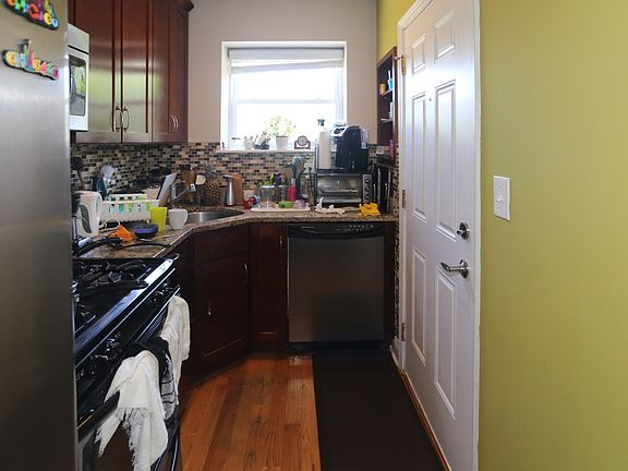 2nd image of 6509 N Claremont Ave #01