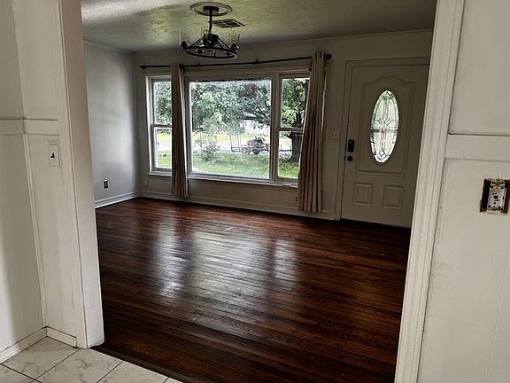 5th image of 111 E Dale St