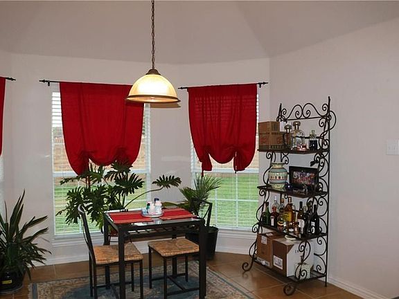 3rd image of 3017 Sugarberry Dr